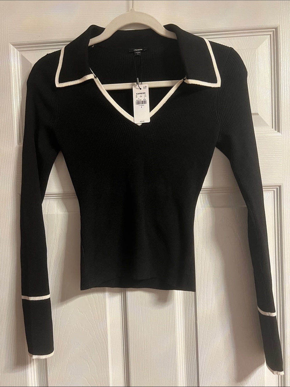 NWT Express Black Long Sleeve Ribbed V‑Neck Polo Sweater with White Tipped Trim